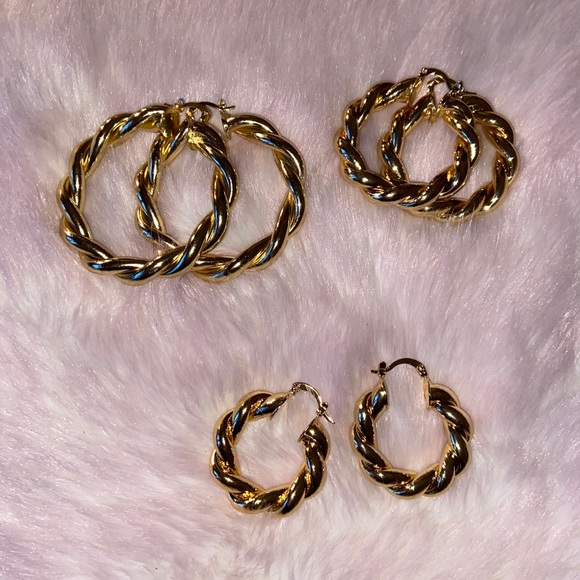 3 Sizes✨14K Gold Twisted Hoops | GLD RZÉ - Picture 5 of 5